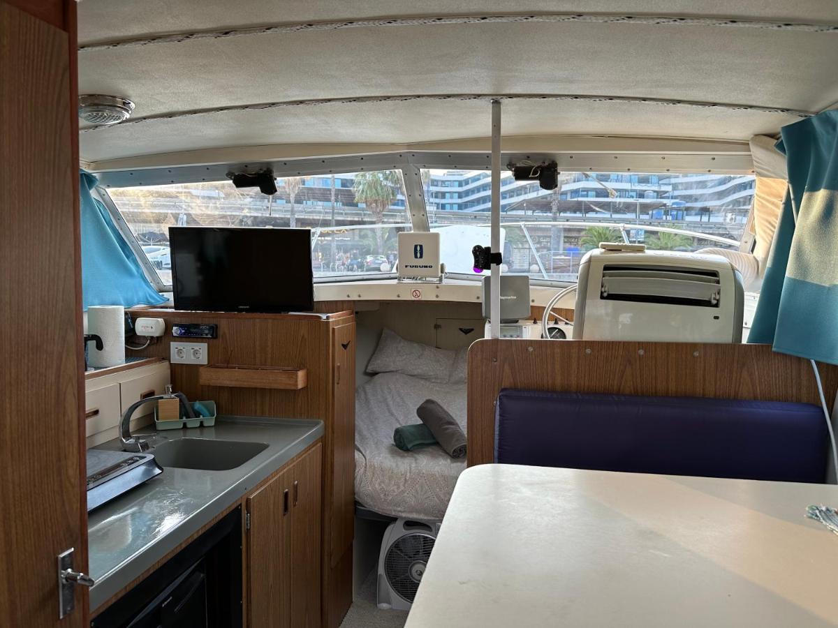 !!Boat With Ac In Port Forum 2 Bikes Included!! Hotel Sant Adria de Besos Exterior foto