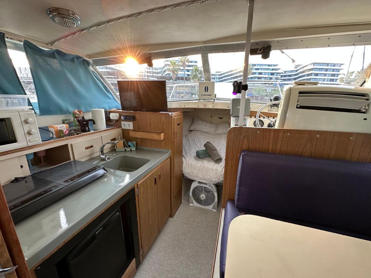 !!Boat With Ac In Port Forum 2 Bikes Included!! Hotel Sant Adria de Besos Exterior foto